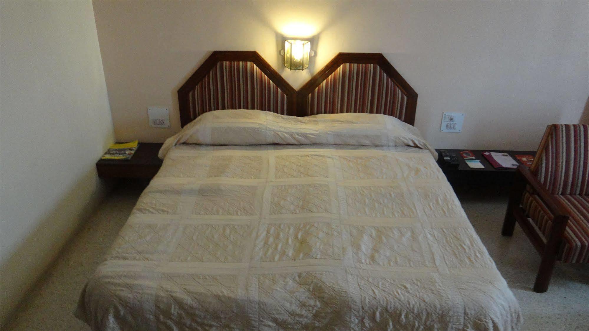 Hotel Paradise - Mysore Dasaprakash Group Esterno foto