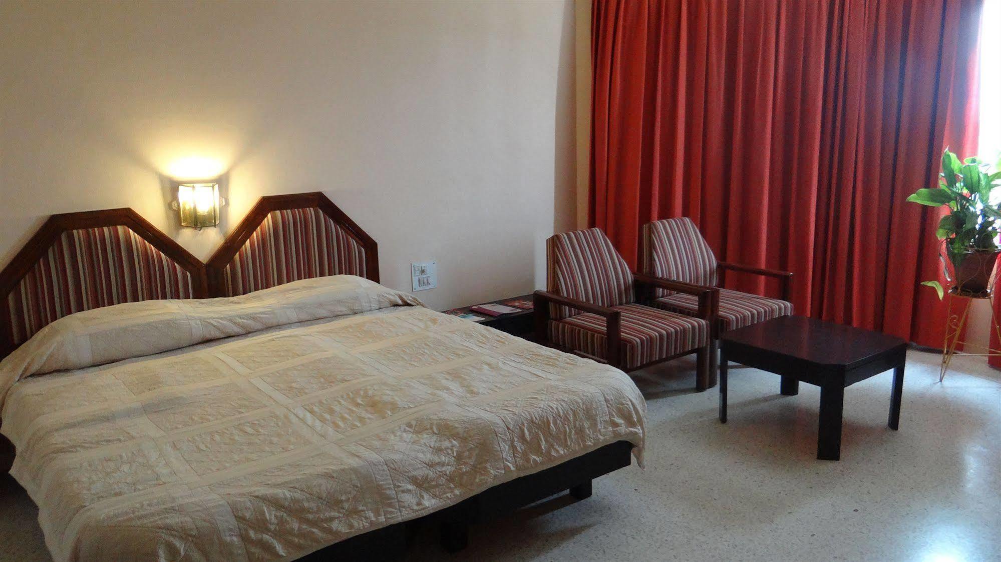 Hotel Paradise - Mysore Dasaprakash Group Esterno foto